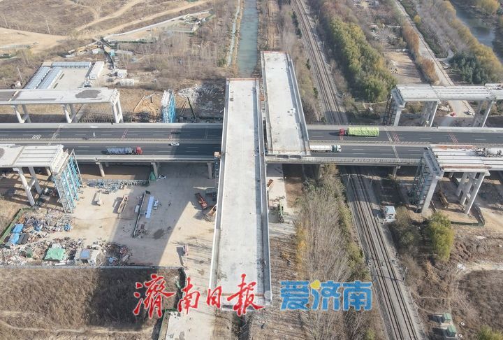 冲刺年底建成通车，京台高速跨京沪三、四号线转体桥主体浇筑完成