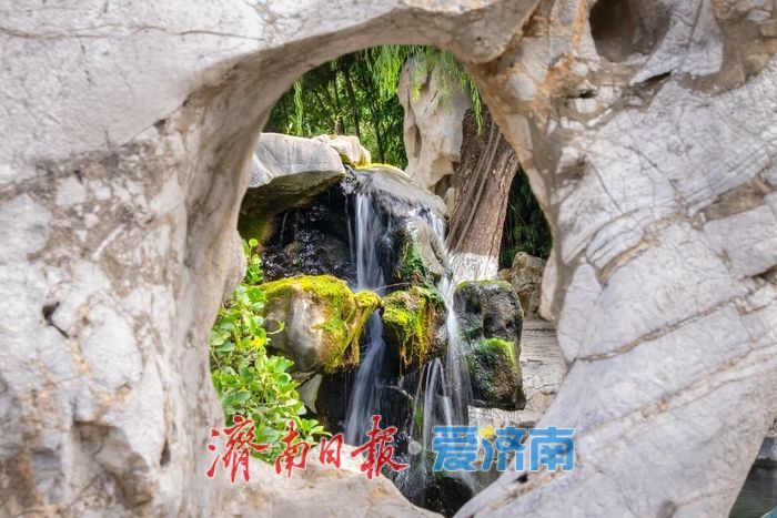 一年四季 泉在济南丨金秋有约，共赏月牙泉“一帘秋瀑”