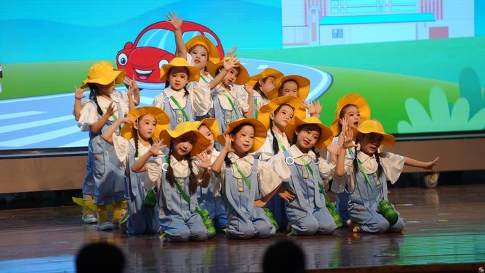 济南市市中少年原创舞台剧点亮“全国交通安全日”