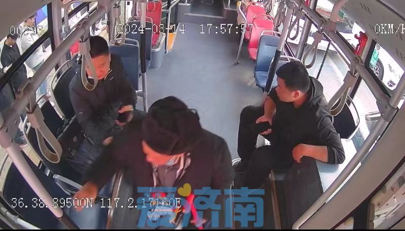 老人乘公交迷路幸遇暖心司机