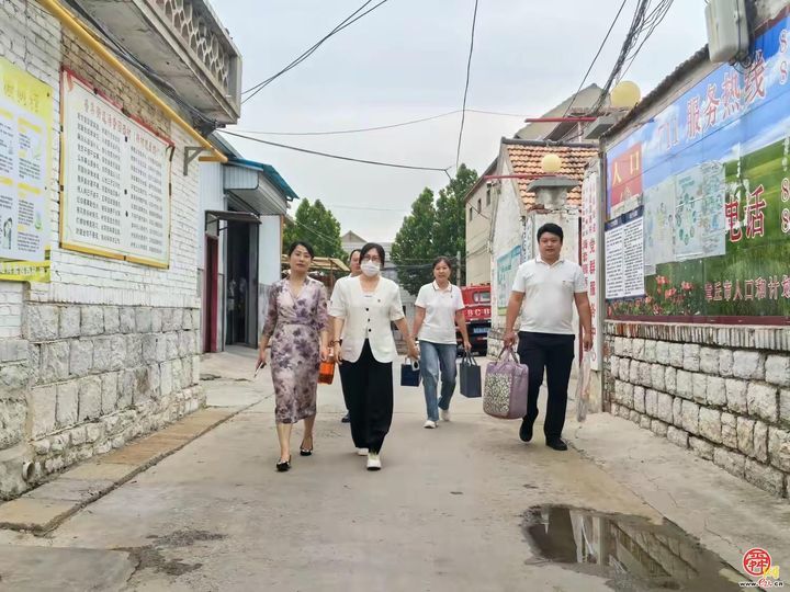 “助力开学季 暖心伴成长”普集街道联合浙商保险济南中支党支部开展爱心助学活动