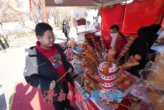 百花公园年货节热闹开场