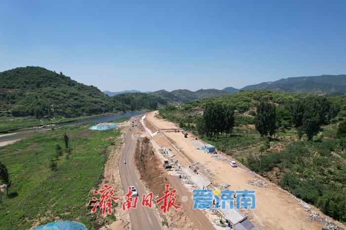 筑牢安全防线 河畔护坡加固迎汛期