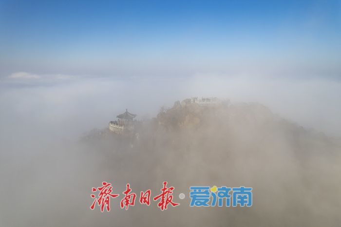 冬日华山迎来云海景观，缥缈景致引人入胜