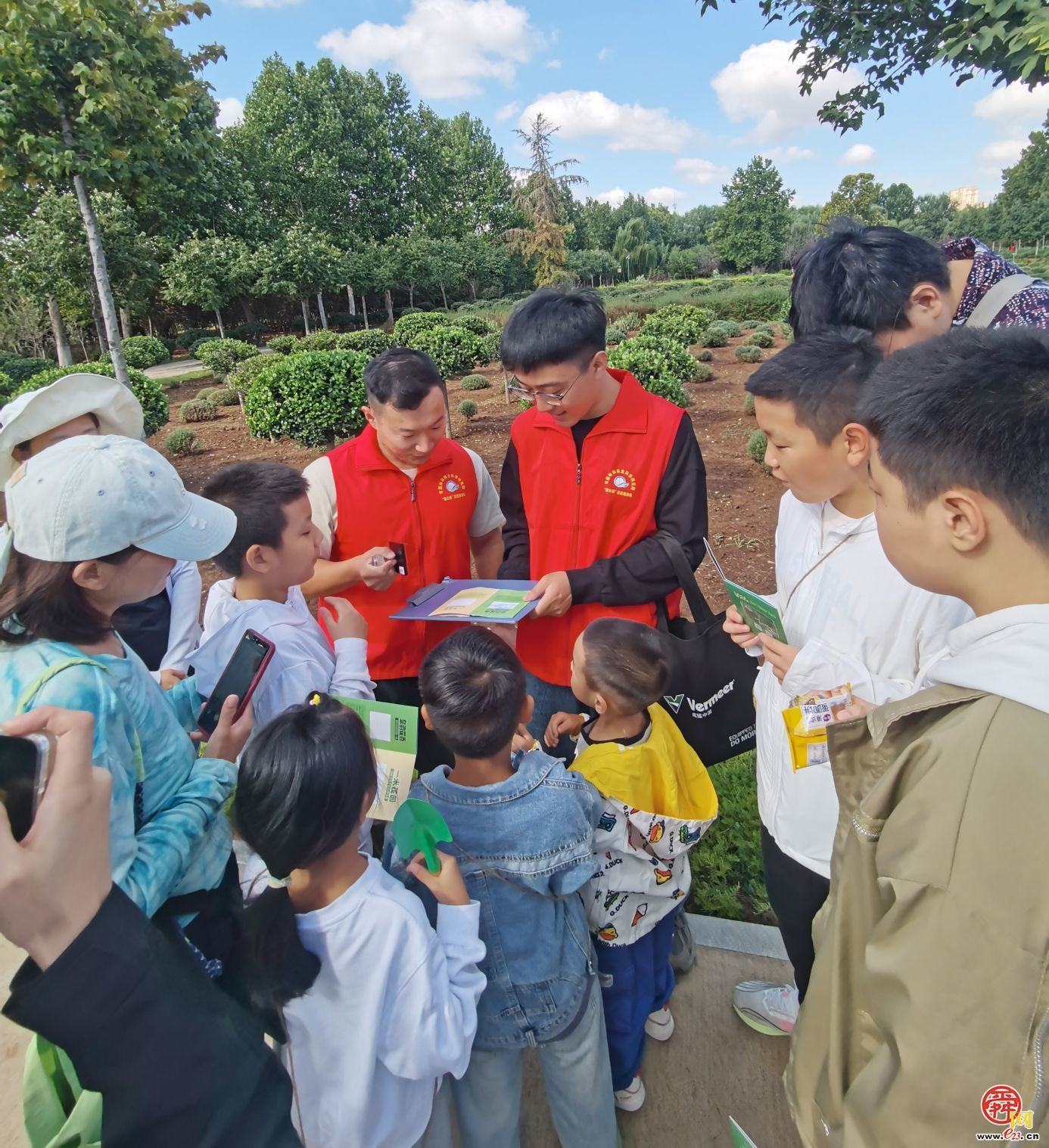 落木化春 绿妆泉城 济南园林绿化废弃物演绎环保创意大变身