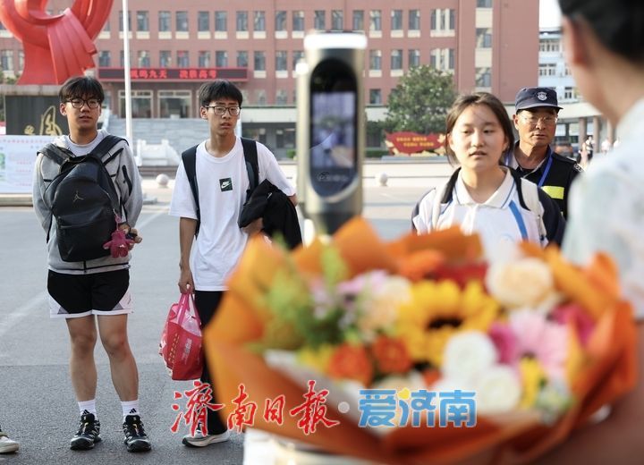 “物政化”组合考生今日率先收官 开启人生新征程