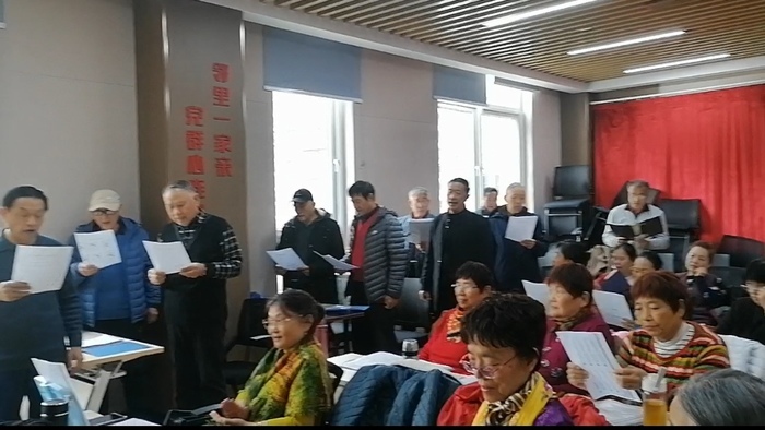 义务教歌十五载 七旬退休教师和她的银龄合唱团