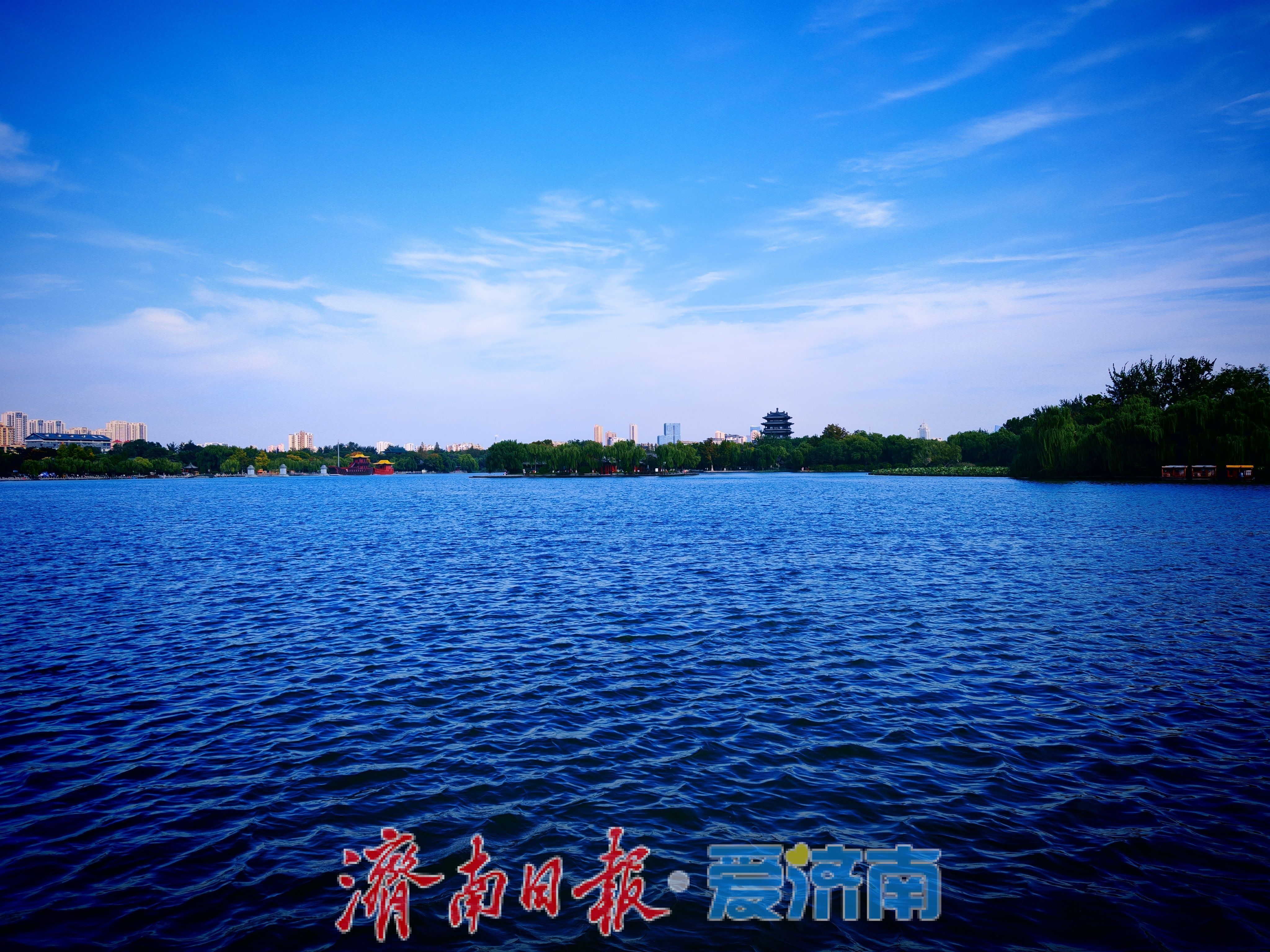 大明湖游人如织 秋意正浓