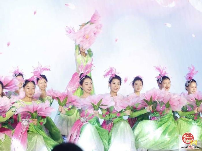 “以文润城”再筑阵地！济南中央商务区文化艺术联盟成立揭牌仪式暨庆祝新中国成立75周年文艺演出举行