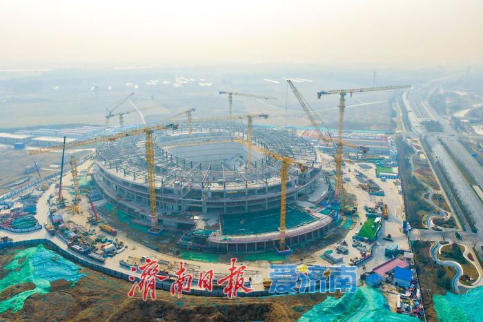 济南黄河体育中心游泳馆钢结构屋盖雏形展露