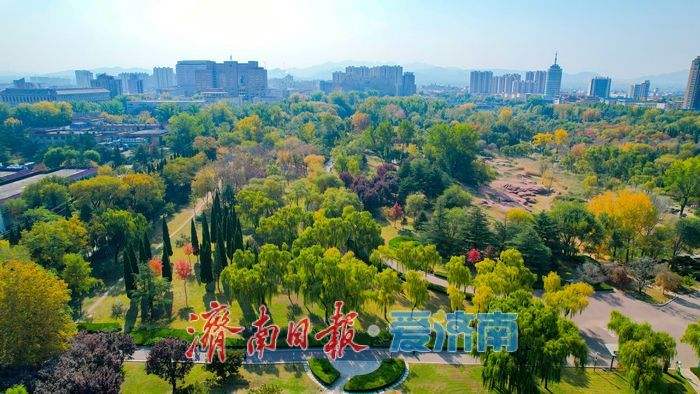 莱芜红石公园秋意浓 红石秋叶绘就多彩画卷