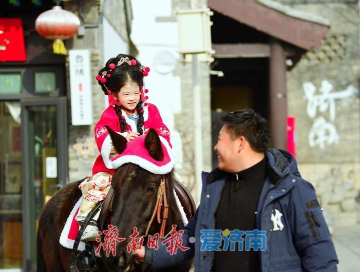 “簪花”点翠映泉城，立春时节“俏”争春