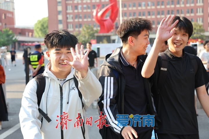 “物政化”组合考生今日率先收官 开启人生新征程