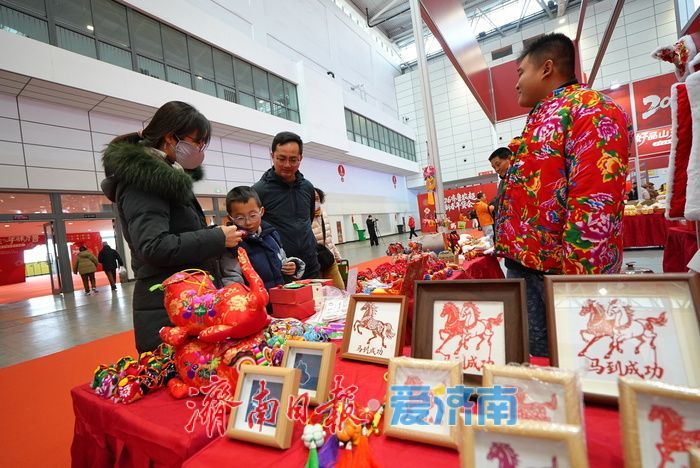 年味儿拉满！年货会非遗文创走俏
