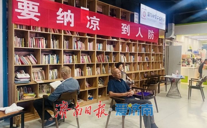 一年四季 泉在济南丨高温持续 人防商城纳凉点 市民避暑享清凉