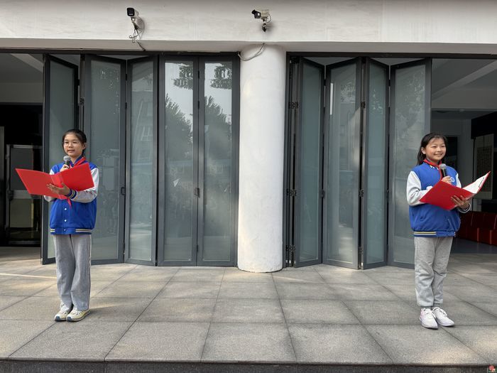 济南市胜利大街小学举办“胜利红印 榜样少年正启航”主题升旗仪式