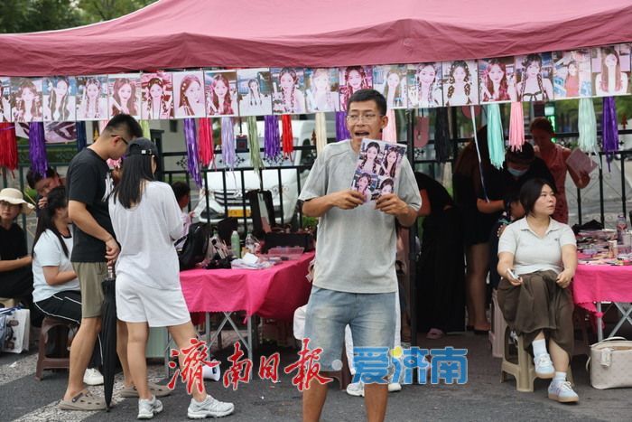 演唱会带热应援妆造！奥体周边编发摊位人气火爆