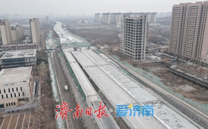 工业北路快速路东延工程 1.4万吨桥梁顶升到位
