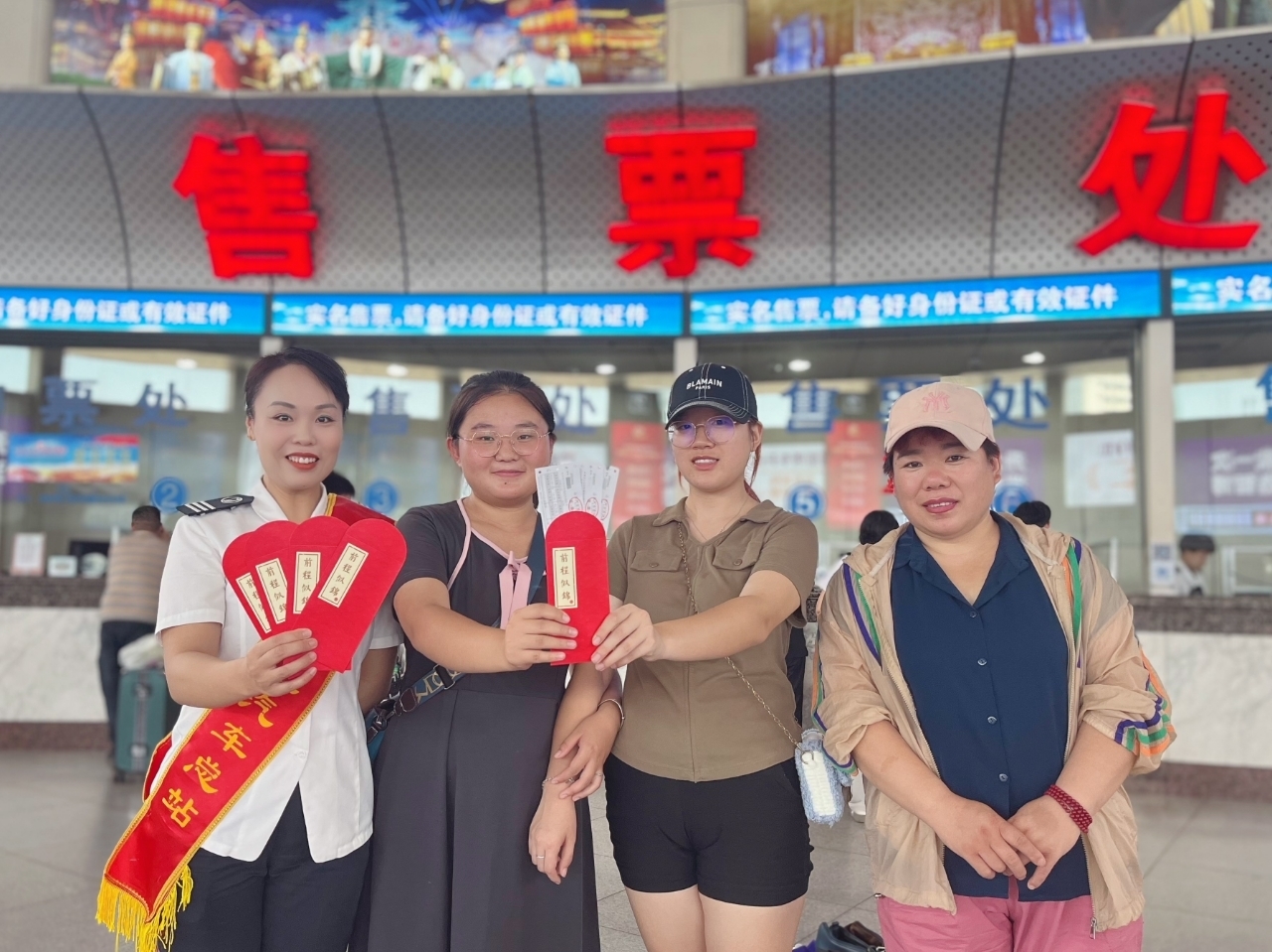 家庭套票9折、定制包车服务……济南长途汽车总站开学季助力学子返校无忧