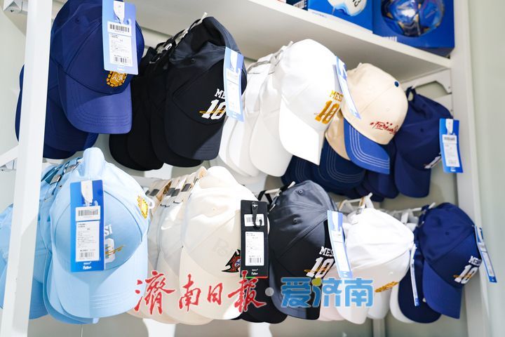 =FanTown世界杯豪门IP官方授权店落地济南国金天地，6月中旬即将开门迎客