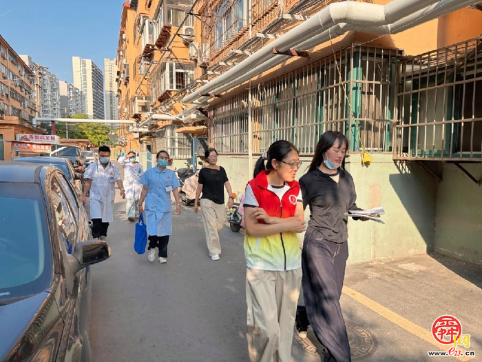 情暖夕阳 关爱到家！——清河新居居委会开展敬老走访慰问活动