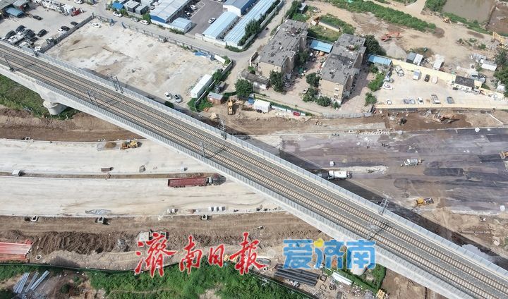 济南奥体西路北延项目实现“牵手”，这两段道路连通