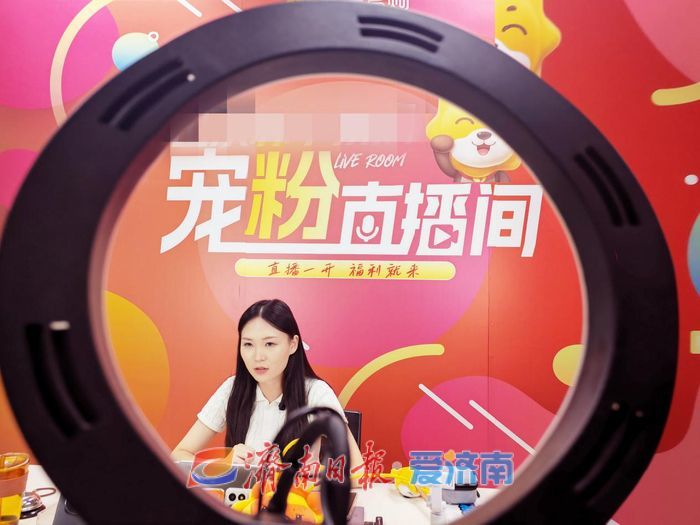 “新业态中的权与责”系列观察③“三方对话”探访主播岗位“行规”：“新打工人”的“逆袭困局”