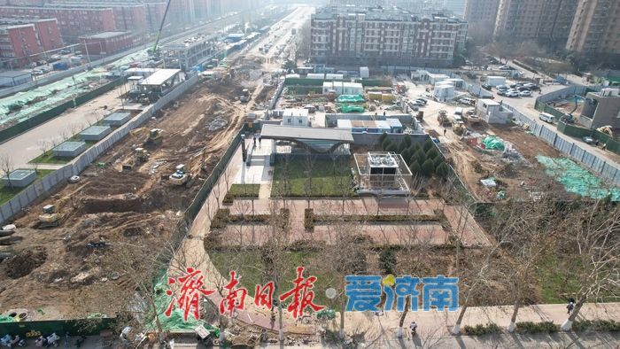 济南轨交四号线腊山河公园站围挡拆除，出入口亮相