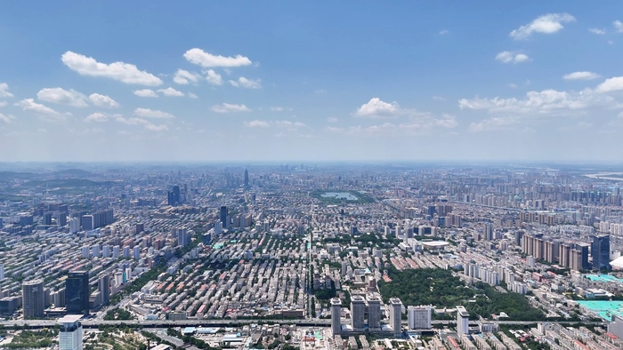 晴空作幕 云端浪漫点燃泉城好心情