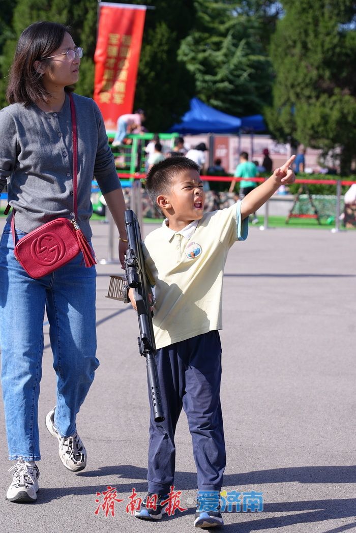 触摸 “大国重器” 弘扬抗战精神