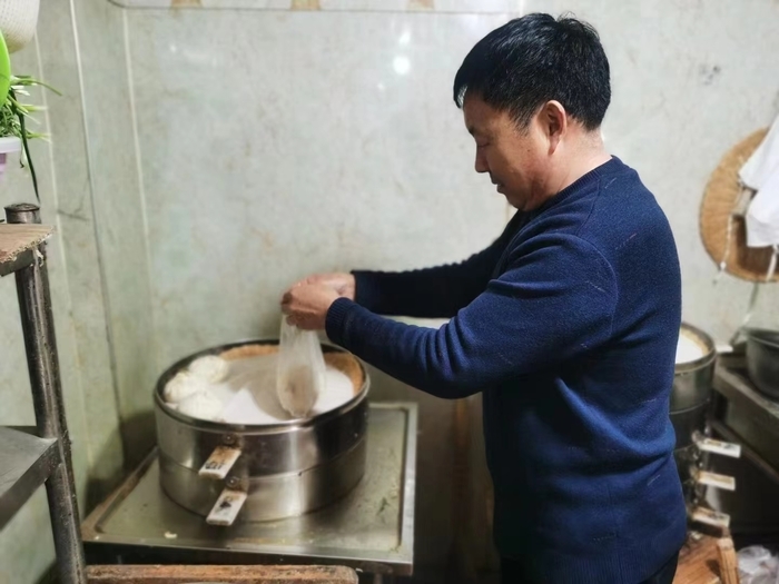 临沂一对夫妇创业遭困幸遇济南“活雷锋” “24万元房租，全免了！”