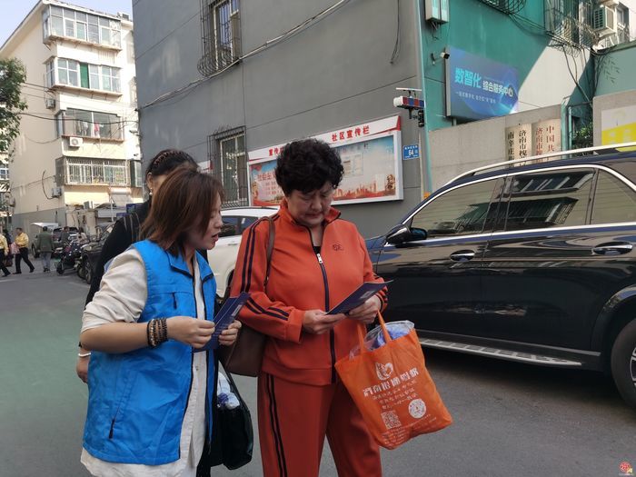 市智慧城管服务中心走进南辛北街社区 开展“城管进社区、服务面对面”暨“掌上城管”小程序推广活动
