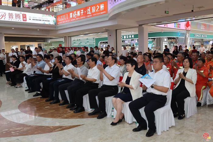 济南市2026年“夏送清凉 与你同行”启动仪式暨关心关爱一线环卫工人活动举行