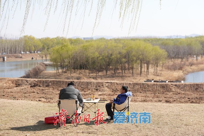 春满泉城绿意浓 玉符河畔踏青忙