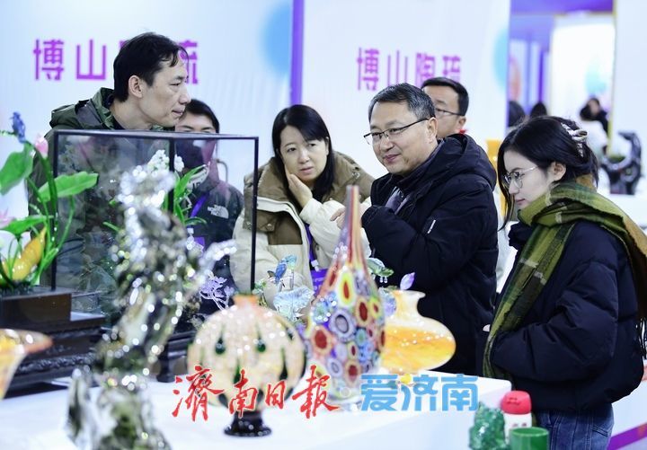 万件“手造”精品汇聚济南 山东工艺美术博览会启幕