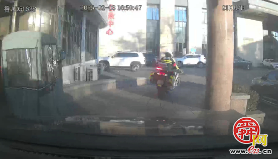 雷锋精神在城市街头：一位出租车司机的温暖故事