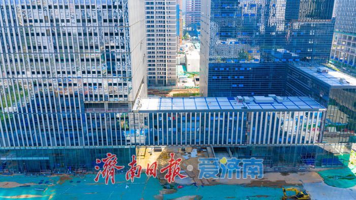 项目强省会｜超百米双子塔亮相济南CBD 明湖国际科创中心B6幕墙施工近尾声
