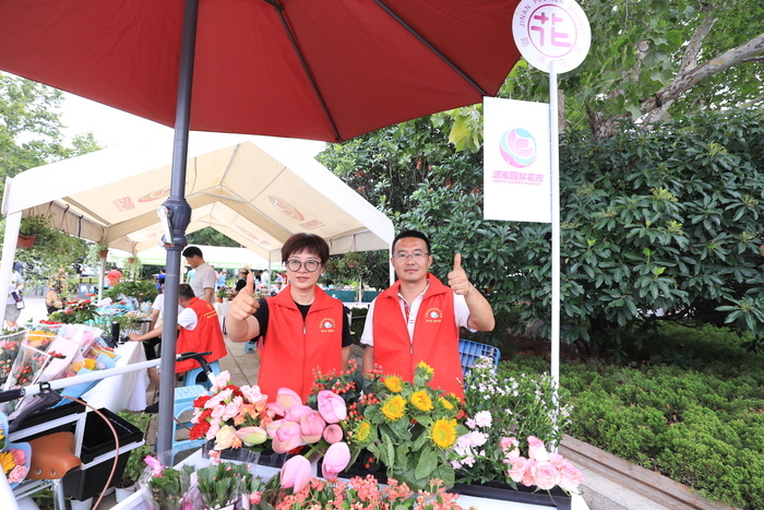 “泉”在济南过暑假｜“一湖一环”绿道联通项目基本建成，上百名市民代表泉水绿道健步走共享绿色成果