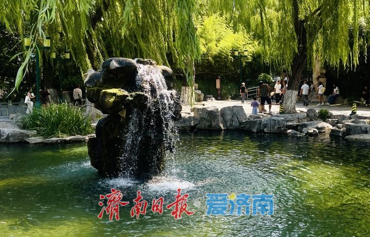 金秋五龙潭月牙泉喷涌超一年，“月牙飞瀑”超长待机365天