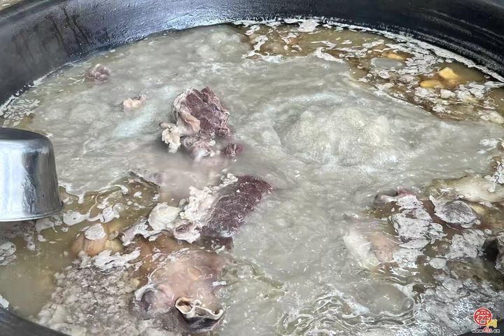 超绝山村！戏剧节、村BA、梆子腔、伏羊汤。官庄街道石匣村“攒”羊唱戏过半年咯！