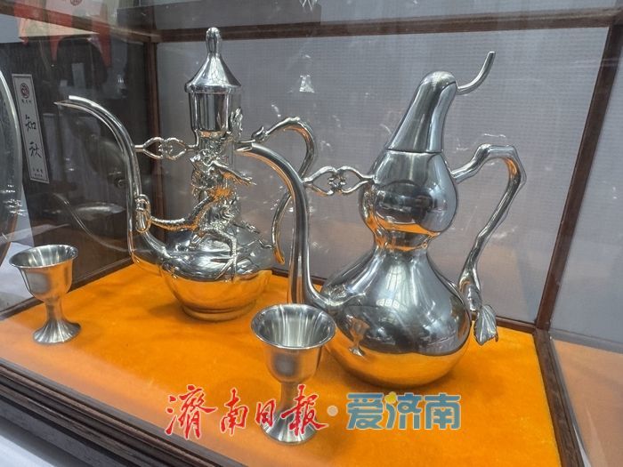 文创成果展亮点足 莱芜锡雕惹人爱