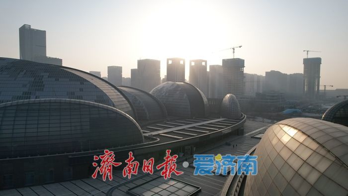 一年四季 泉在济南丨雾笼泉城宛如画卷