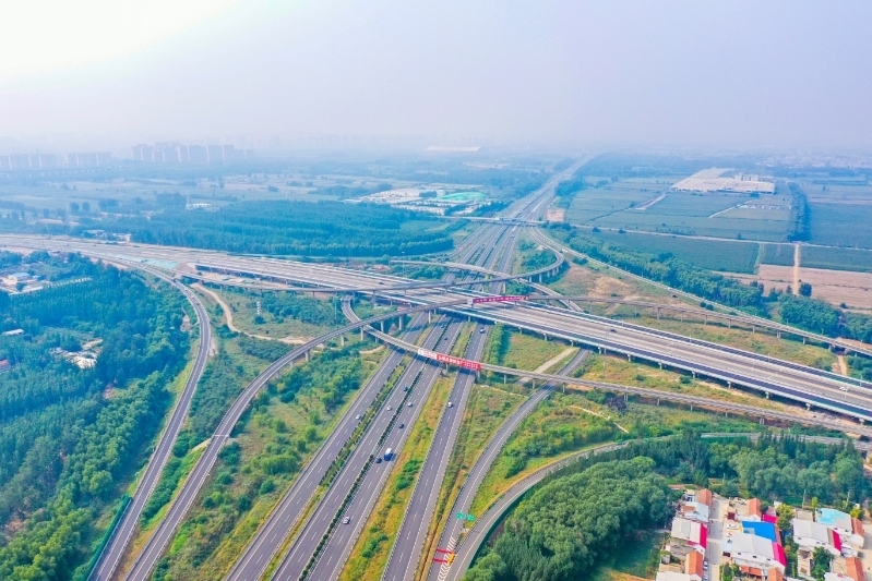 济南绕城高速东线小许家枢纽至遥墙机场段改扩建工程建成通车