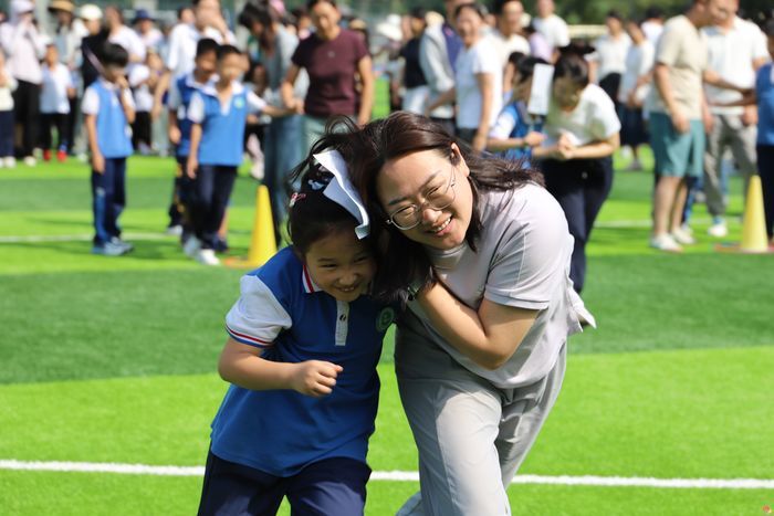秋季运动会活力开幕，多彩项目点亮校园——历城区智轩学校小学部举行秋季运动会