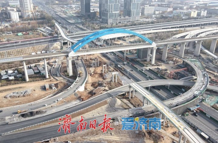 配合道路提升改造，济南绕城高速济南东收费站封闭施工