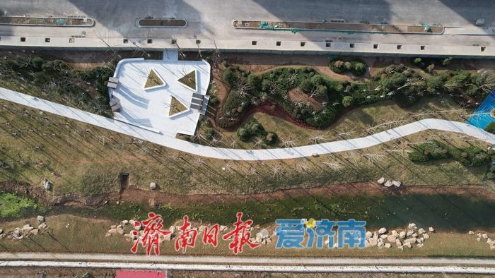 济南腊山河西路南延工程河道旁景观带亮相