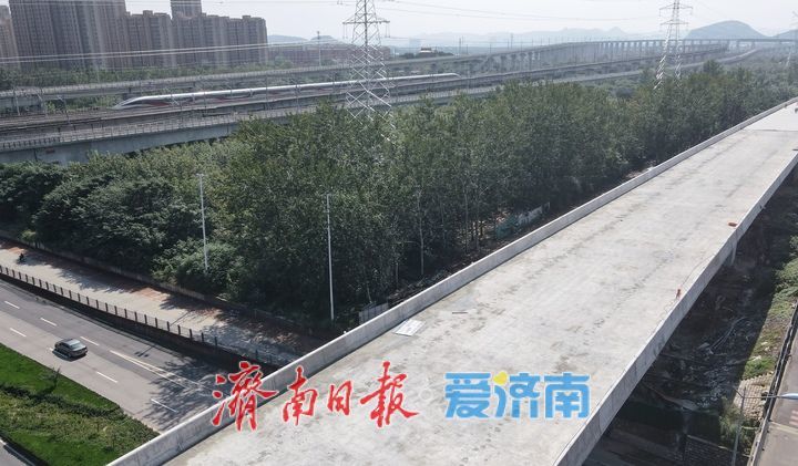 项目强省会｜京台高速齐河至济南段改扩建工程上跨齐兴大街段箱梁合龙