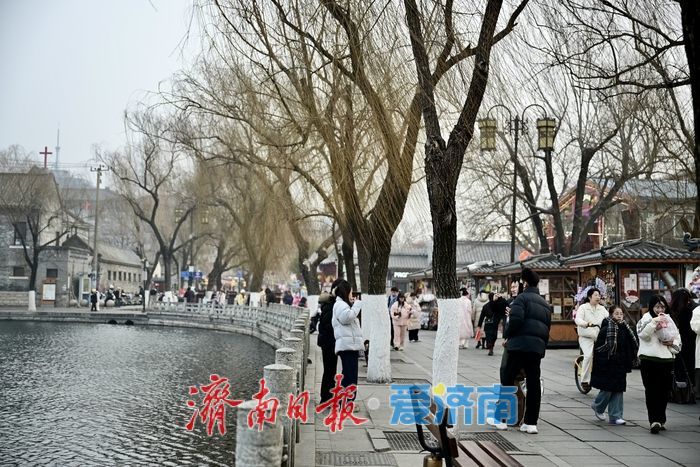 济南明府城年味浓 游客市民共迎新春