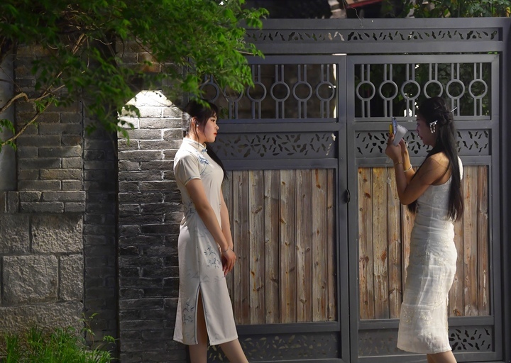 华灯初上，百花洲历史文化街区扮靓老城