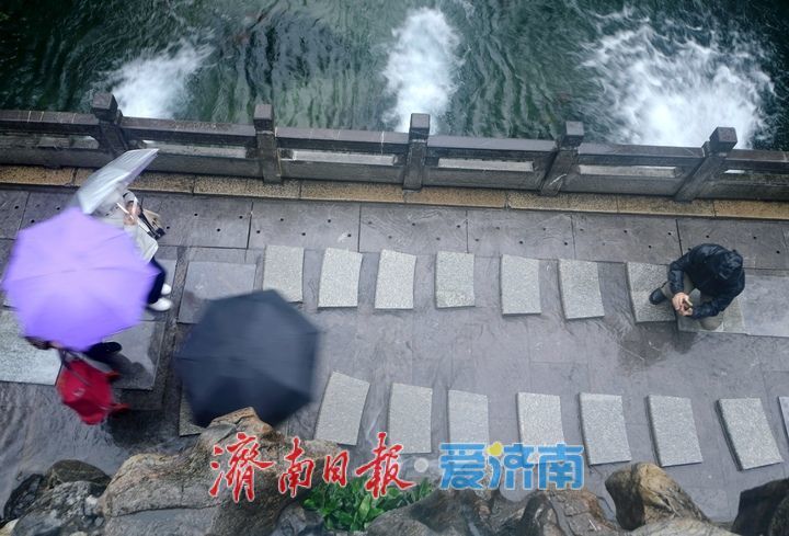 泉水水位屡创新高，黑虎泉版“清泉石上流”上线引人注目